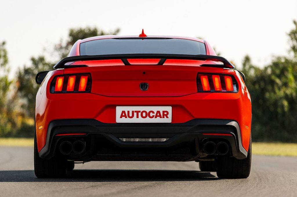 Ford Mustang Dark Horse 004