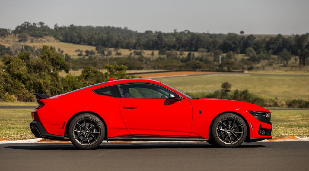 Ford Mustang Dark Horse 03