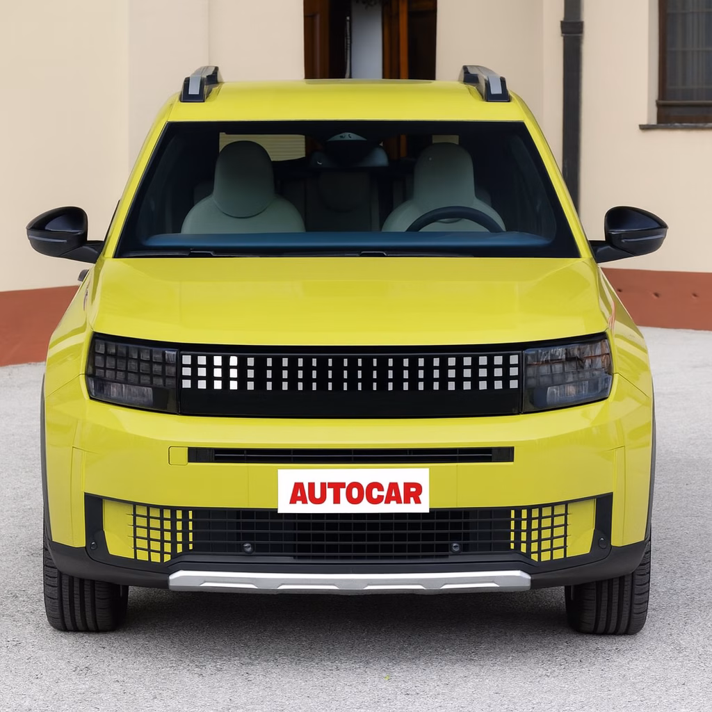 Fiat Grande Panda 2026 visto de frente, na cor amarela, com design quadrado, grade moderna em LED e placa Autocar em destaque.